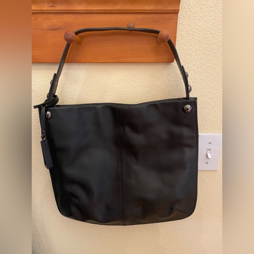 Vince Camuto Large Leather Shoulder Bag. Black. Great condition.